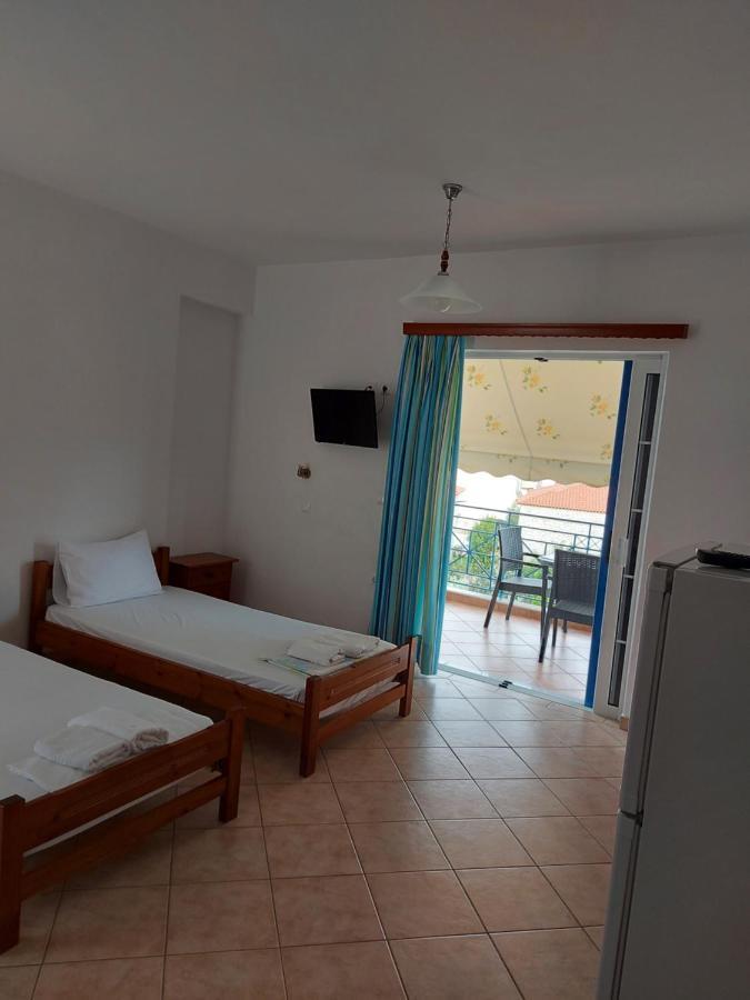 Matina Apartments Tyros Exterior foto