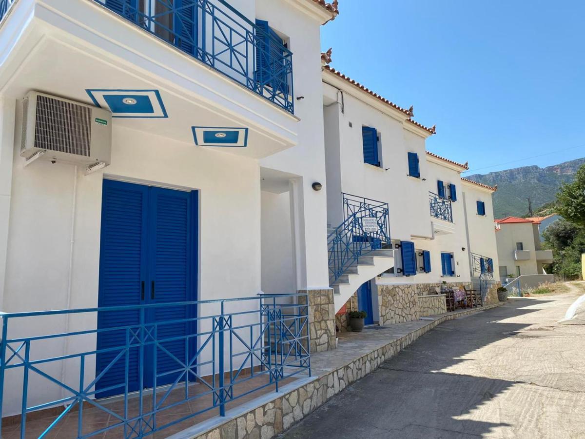 Matina Apartments Tyros Exterior foto