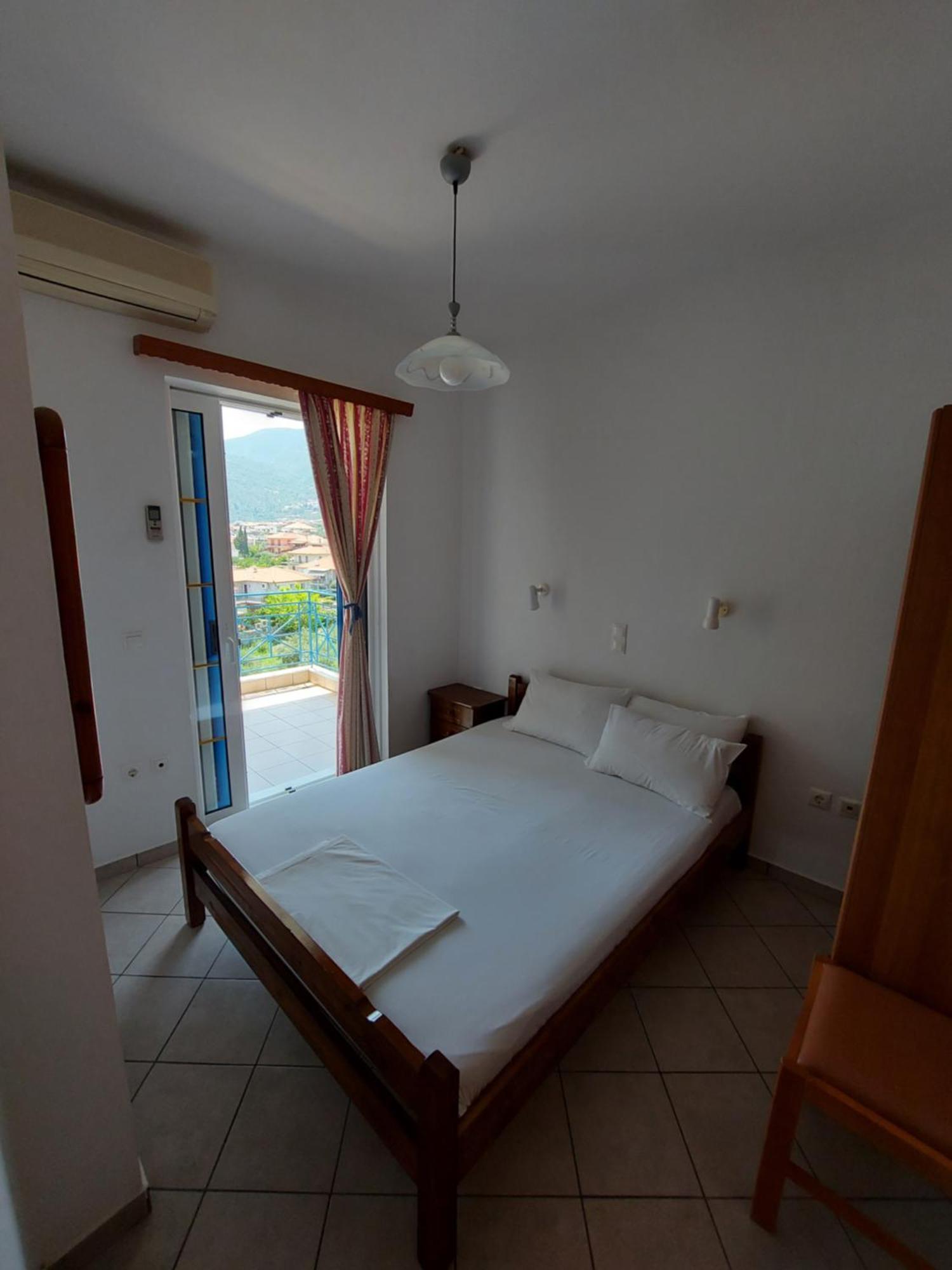 Matina Apartments Tyros Cameră foto