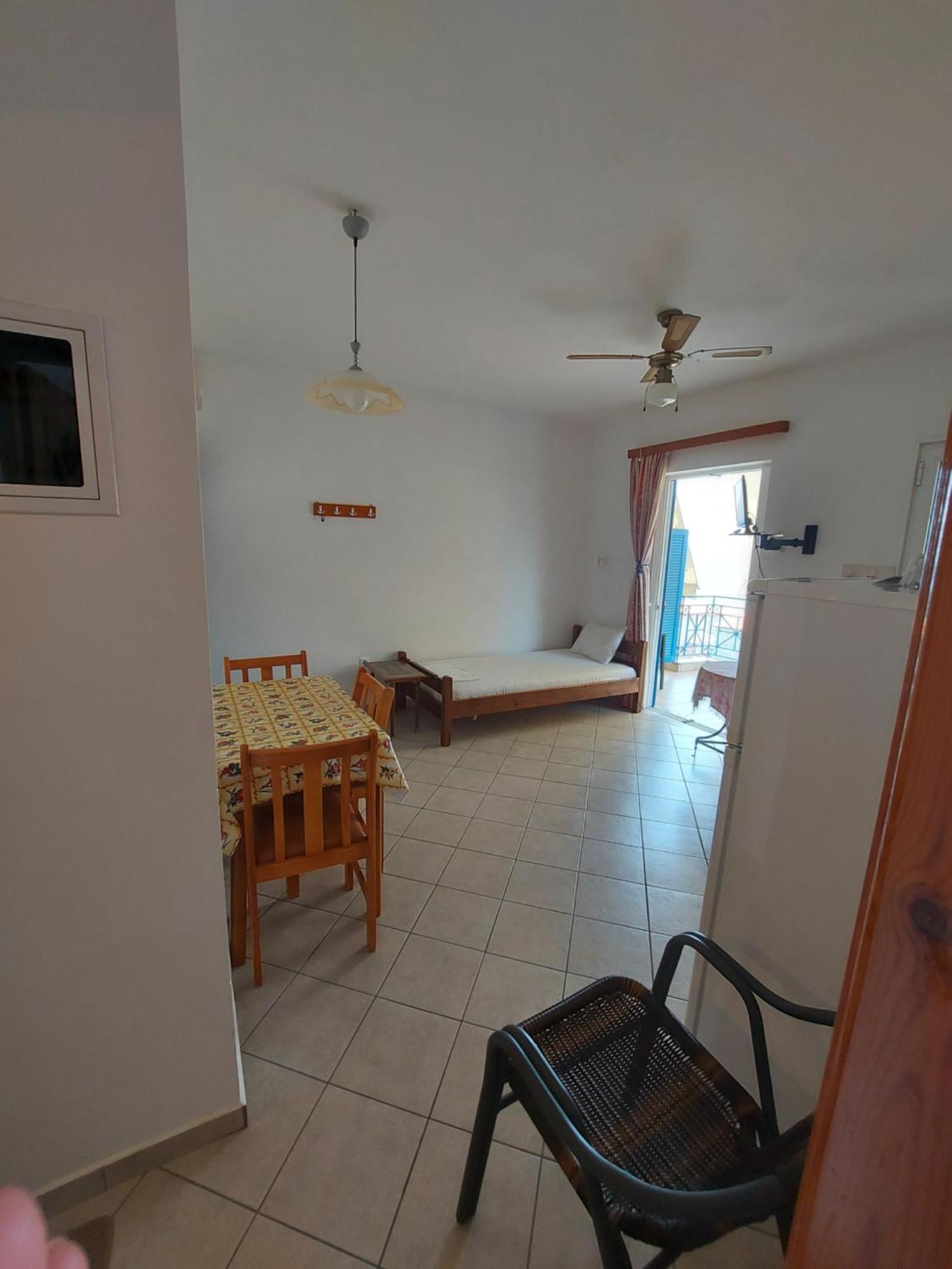 Matina Apartments Tyros Cameră foto